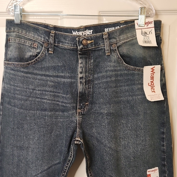 NWT Wrangler Men's Blue Regular Fit Jeans Size 36x30 - Picture 3 of 16